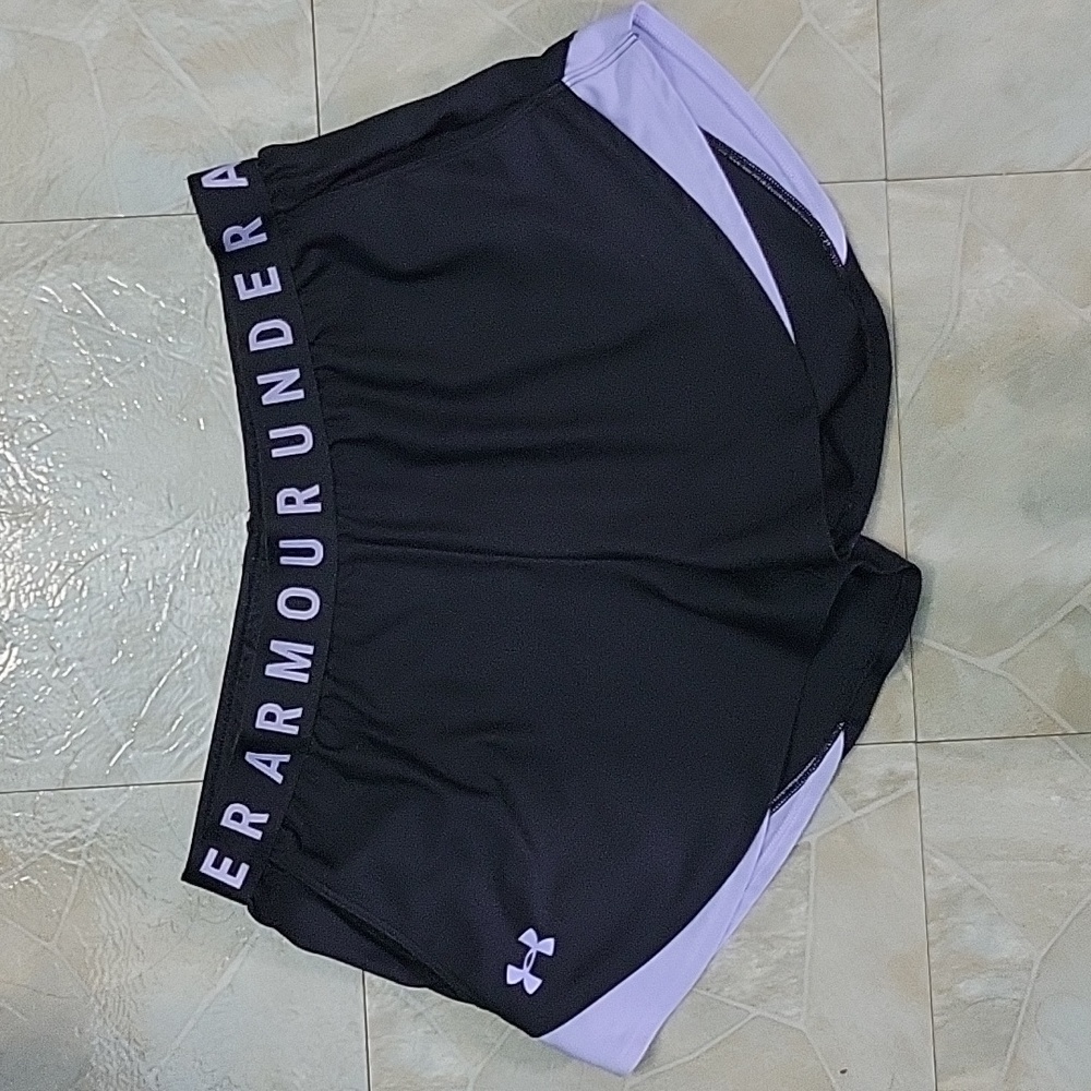 NWoT UA Heattech shorts